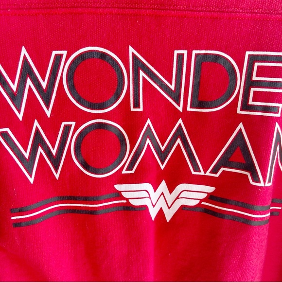 Wonder Woman sweatshirt - Picture 3 of 9